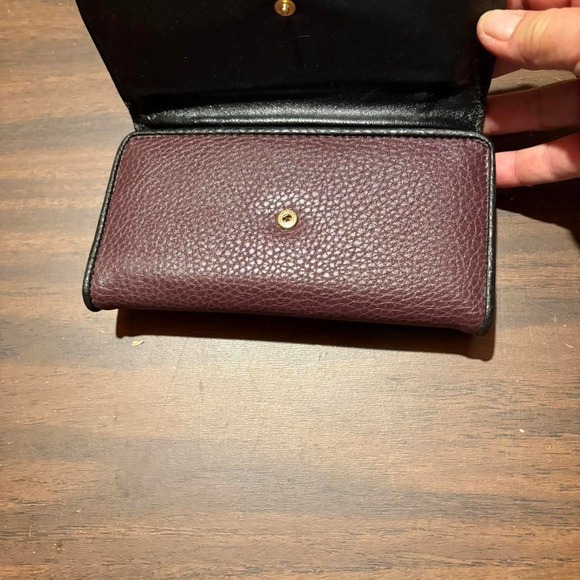 WLlet‎ - Picture 4 of 6